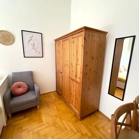 Cozy In Centre Apartment